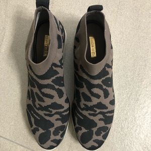 Louis et Cie slip on leopard sneakers size 8m
